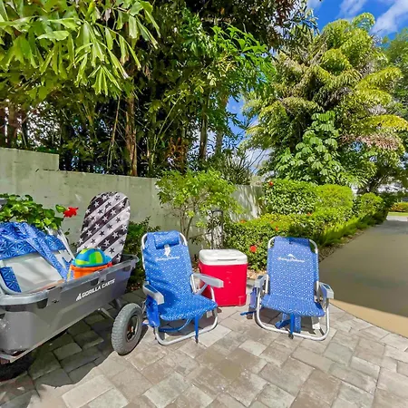 Newly Fully Updated And Modern, Short Walk To Beach Villa